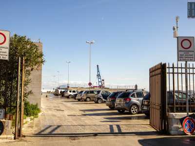 Siamo andati quindi a visitare questo iconico braccio di pietra, raggiungendo il suo ingresso dal lungomare Imperatore Augusto